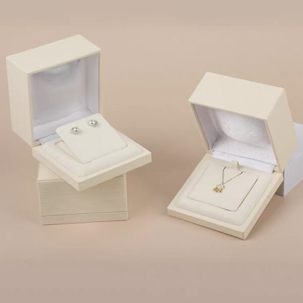 PU leather plastic jewelry box cream