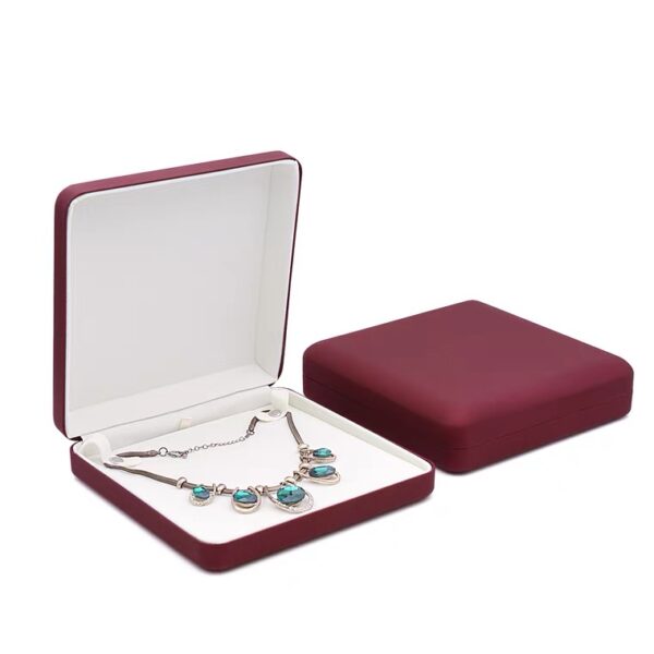 PU leather iron necklace box